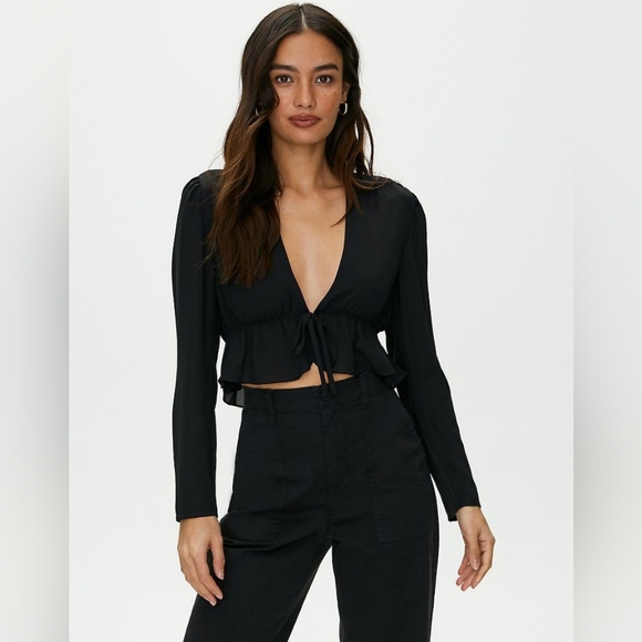 Aritzia Sunday Best New Cropped Tie Front Blouse Black Crepe Size M - Picture 4 of 5